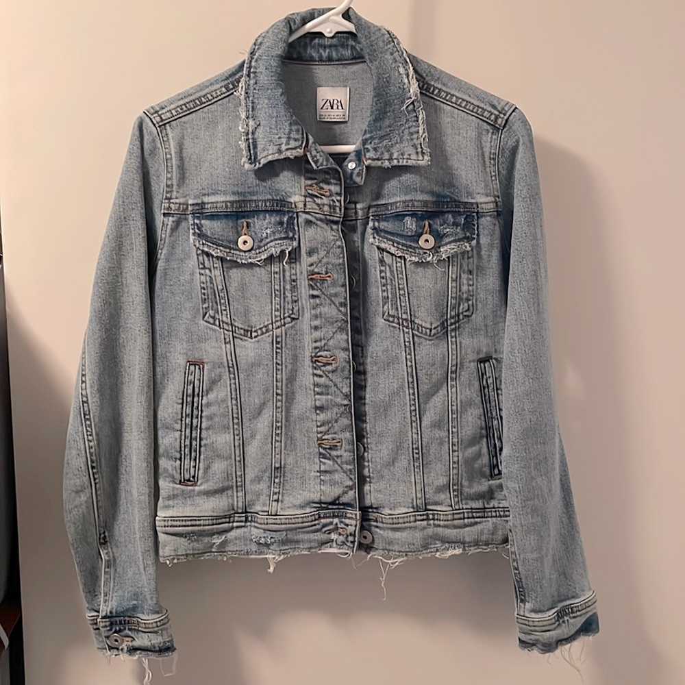 Zara cropped jean jacket - size medium